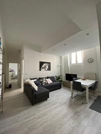 Ampia stanza matrimoniale zona Bocconi