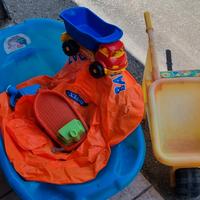 Vari giochi bambino, ciambella mare e vasca per ba
