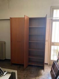 Armadi in legno a 2 ante con ripiani