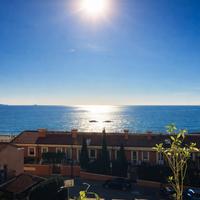 Luminoso Appartamento Panoramico frontemare Centro