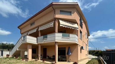 Villa di 620 m² con più di 5 locali e box auto dop