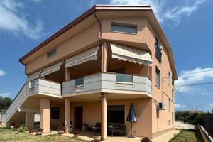 Villa di 620 m² con più di 5 locali e box auto dop