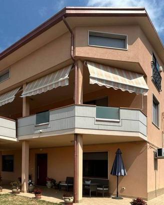 Villa di 620 m² con più di 5 locali e box auto dop