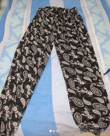 Pantaloni elastici larghi