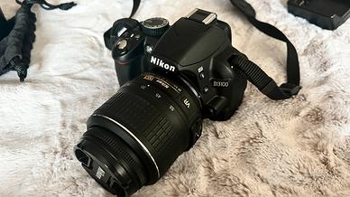Nikon D3100 con 2 obiettivi e custodia