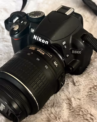 Nikon D3100 con 2 obiettivi e custodia