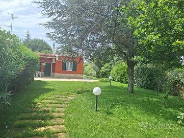 VILLA A SCHIERA D'ANGOLO A CASSANO DELLE MURGE