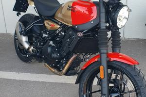 Royal Enfield Guerrilla 450 gold dip