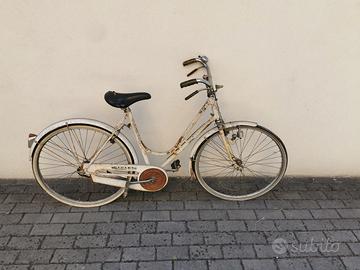 Bicicletta da donna da restaurare 