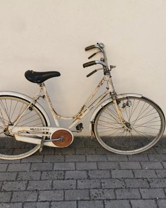 Bicicletta da donna da restaurare 