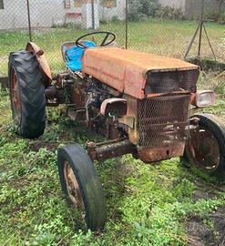 Trattore Massey Ferguson MF 130