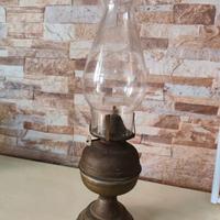 Antica Lampada a Petrolio in Ottone – Vetro "Crist