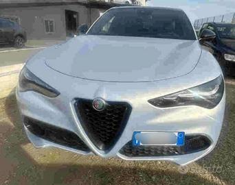 Alfa Stelvio 210 CV Q4 Sprint tetto panoramico ful