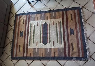 Tappeto/Stuoia in cotone con frange.