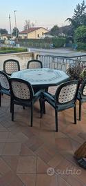 Tavolo da giardino con sedie
