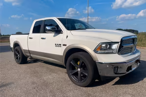 DODGE RAM 1500 LARAMIE 5.7 HEMI V8 -