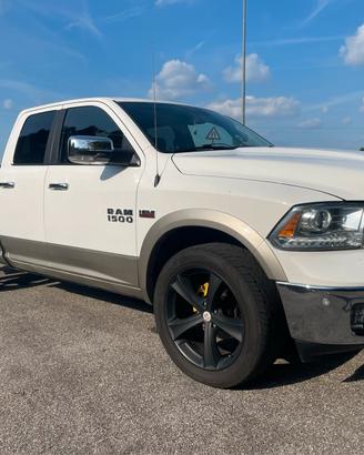 DODGE RAM 1500 LARAMIE 5.7 HEMI V8 -
