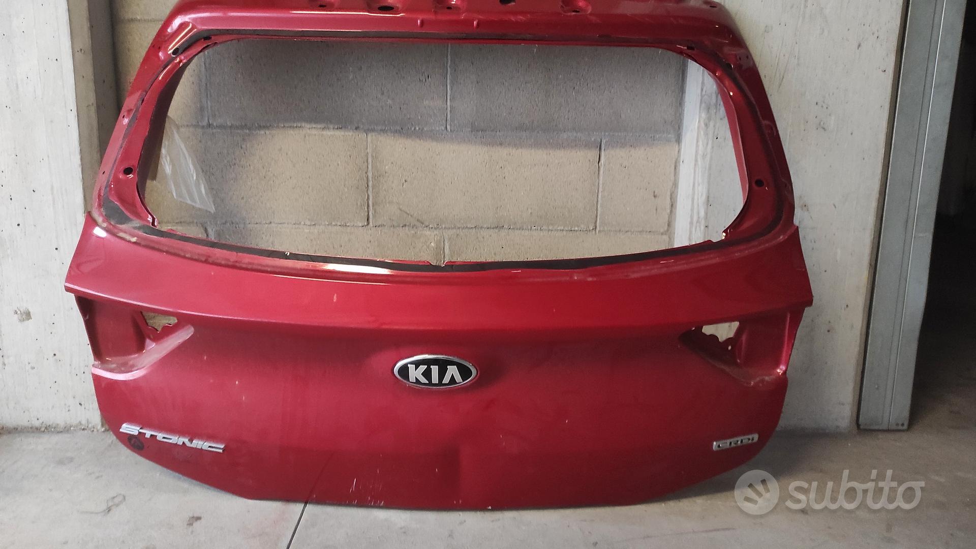 Kia Stonic portellone posteriore (baule) rosso - Accessori Auto In vendita  a Torino