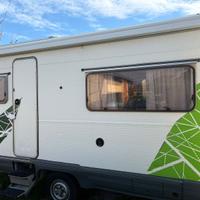 Camper Ford mansardato