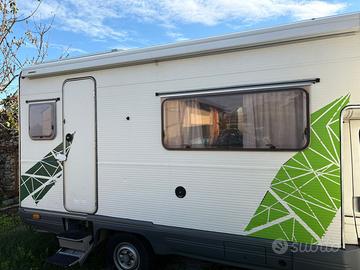 Camper Ford mansardato