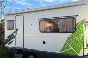 Camper Ford mansardato