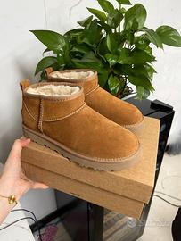 Stivali da neve UGG Super Mini / 39