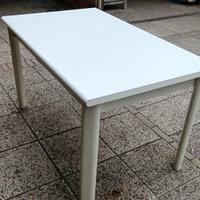 tavolo bianco 