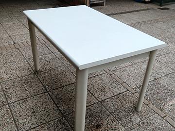 tavolo bianco 