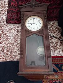 antico orologio a pendolo