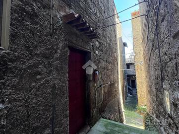 4 LOCALI A CAPRAROLA