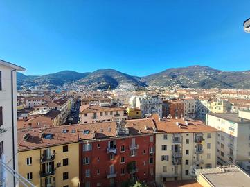 4 LOCALI A LA SPEZIA