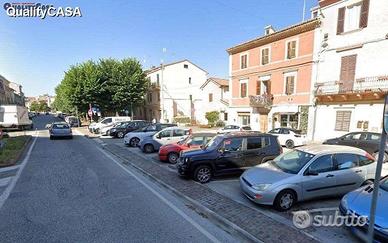 Negozio ristrutturato a Chiaravalle