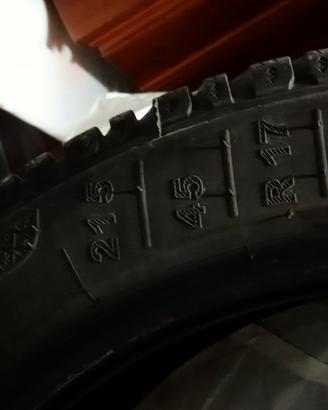 Treno di gomme invernali kleeber 215 45 r 17