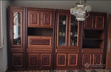 Soggiorno classico con tavolo e 6 sedie 