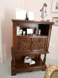 Mobile bar in legno massello intarsiato