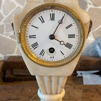 Orologio da appoggio in marmo