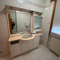 Mobile bagno completo con piano in marmo beige