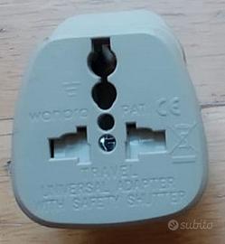 Adattatore universale da viaggio BS546 Tipo M 15A