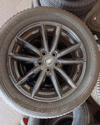 cerchi e gomme 235/65 r19  quattro stagioni. 
