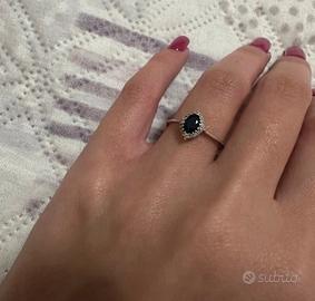 Anello stroili in argento con pietra blu e zirconi