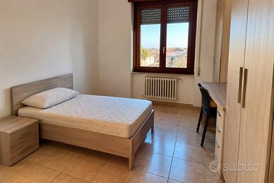 Camera in zona ciampino - libera subito