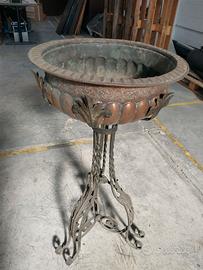 Trespolo in ferro battuto con bacile in rame