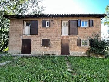Rustico / Casale di 600 m² con più di 5 locali e b