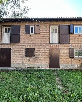 Rustico / Casale di 600 m² con più di 5 locali e b