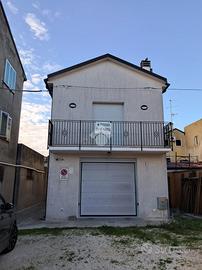 5 LOCALI A COMACCHIO