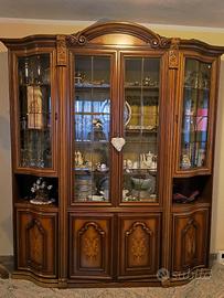 Elegante Mobile Credenza Stile Classico