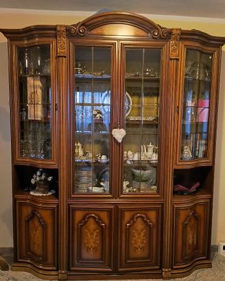 Elegante Mobile Credenza Stile Classico