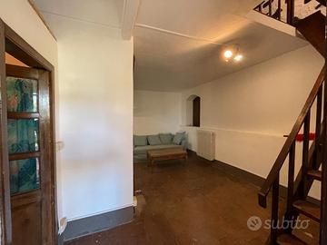 Casa panoramica immersa nel verde