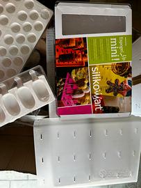 Lotto di stampi per mini gelatini e 2 espositori