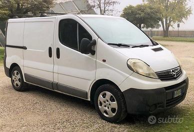 Opel Vivaro 2.0 diesel anno 2013 - 3 posti